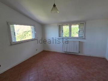 Appartamento in affitto di 135 m² in Via Camaldolilli