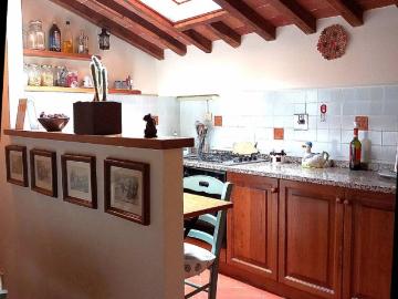 Appartamento in vendita a Massa e Cozzile PT