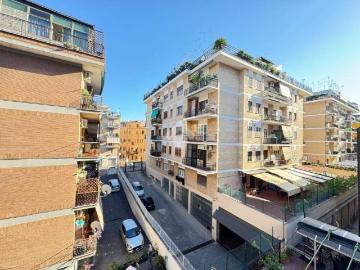 Appartamento in vendita a Roma RM