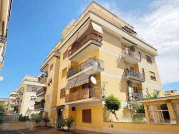 Appartamento in vendita a Roma RM