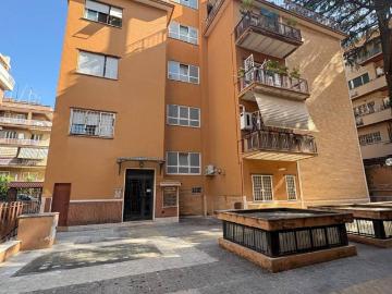 Appartamento in vendita a Roma RM
