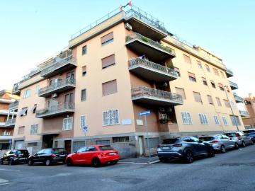 Appartamento in vendita a Roma RM