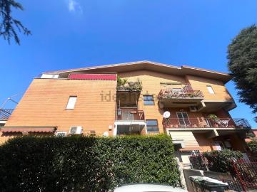 Appartamento in vendita di 75 m² in Via di Vermicino, 60