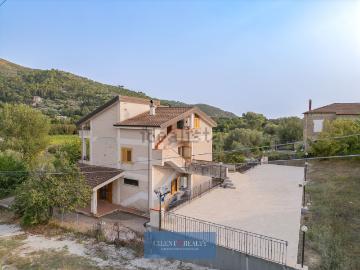 Appartamento in vendita di 80 m² in Contrada San Giovanni, 7