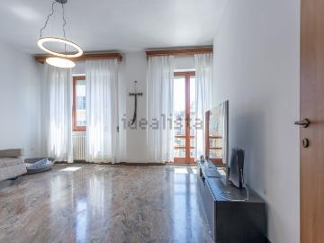 Appartamento in vendita di 105 m² in Via Alessandro Manzoni