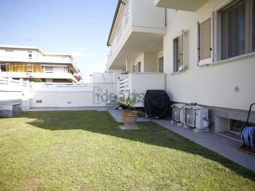 Appartamento in vendita di 112 m² in Viale delle Pinete
