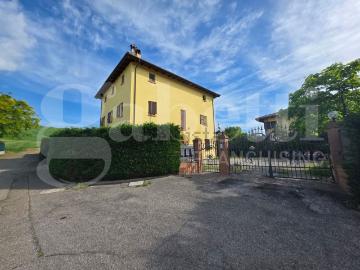 Appartamento in vendita di 119 m² in Via Lavino, 405