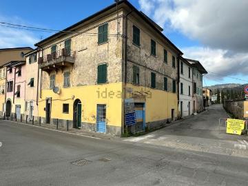 Appartamento in vendita di 125 m² in Via Cisa Interna, 22