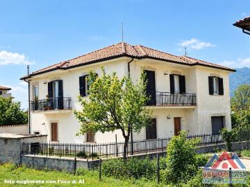 Appartamento in vendita di 142 m² in Via Madonna della...