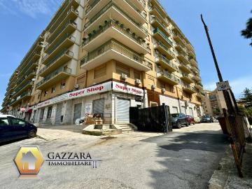 Appartamento in vendita di 145 m² in Viale Teracati, 158