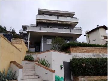 Appartamento in vendita di 150 m² in Via Monte Cimino, 12