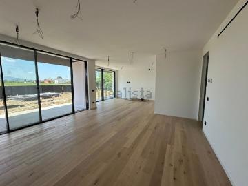 Appartamento in vendita di 163 m² in Via U. Foscolo, 1
