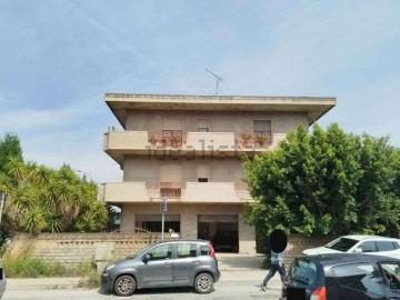Appartamento in vendita di 187 m² in Via Vestina