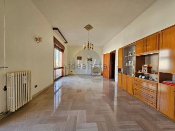 Appartamento in vendita di 200 m² in Via Soleto, 83