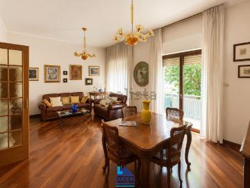 Appartamento in vendita di 242 m² in Via Piave