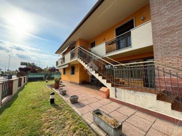 Appartamento in vendita di 286 m² in Viale Roma, 3