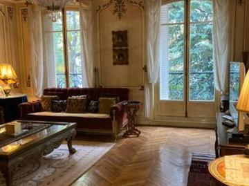 Appartement 7 pièces – 213,78 m²