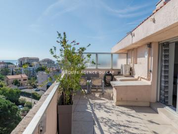 Appartement T2 en dernier étage vaste terrasse plage...
