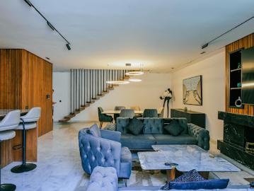 Appartement contemporain avec terrasse et piscine