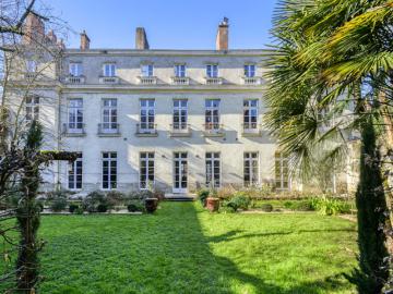 Appartement d'exception avec son grand jardin privé...