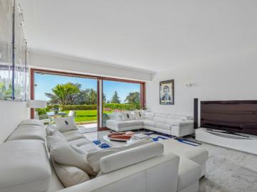 Appartement rénové, avec vue mer et jardin privatif