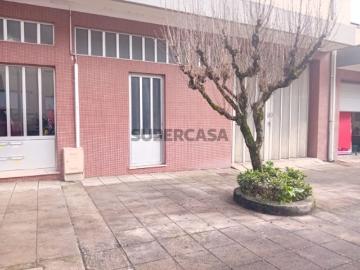 Armazém para venda ou arrendamento no centro da cidade...