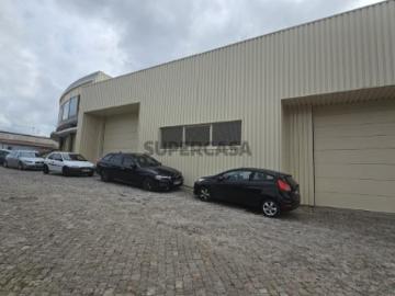 Armazém 715m2 pronto a usar na Trofa