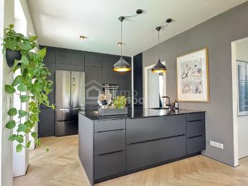 Neuer Preis! Designhaus mit Pool & 80 m² Terrasse...