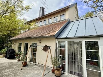 Einfamilienhaus mit großem Garten und Fernblick