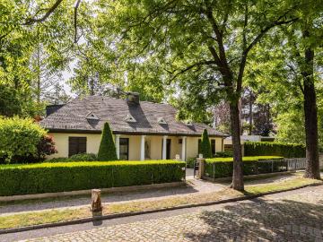 Architektenvilla mit außergewöhnlichem Grundstück in...