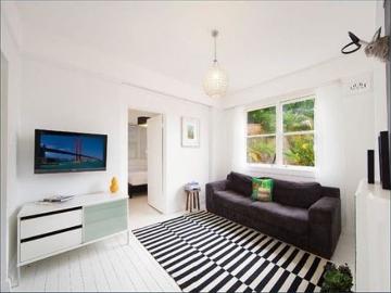 Art Deco Apartment in a Prime Location