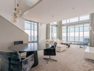 Atico completamente renovado con terraza en alquiler en...
