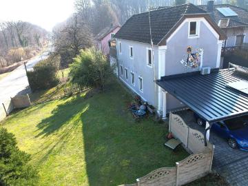 Attraktives Wohnhaus mit zwei Wohneinheiten und Garten...