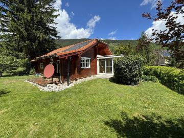 Außergewöhnliches Blockhaus mit Wintergarten,...