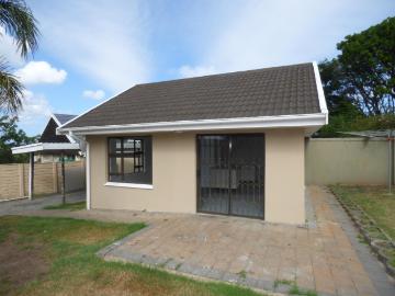 Bachelor apartment to rent in Beacon Bay