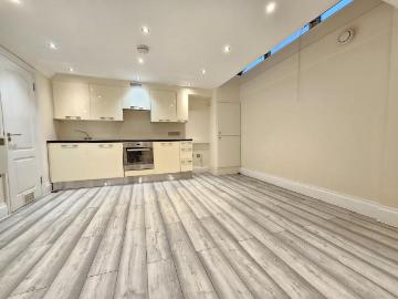 Balls Pond Road, London N1 Studio to rent £1,250 pcm £288 pw