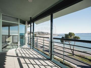 Apartamento T3, com fantástica vista do delta do Rio...