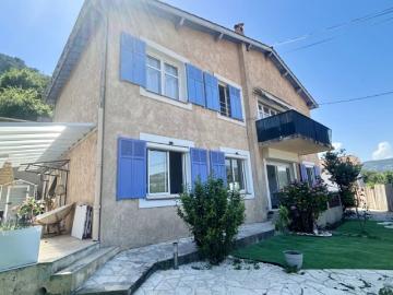 BAS DE VILLA 3P 75 M² JARDIN PARKING