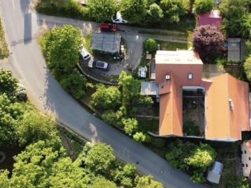 Bauernhaus mit Werkstatt und mediterranem Innenhof