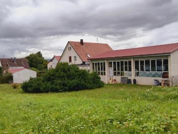 Baugrundstück mit Wohnhaus und Werkstatt