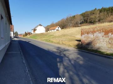 Der richtige Platz für Ihr Eigenheim zwei Baugrundstücke...