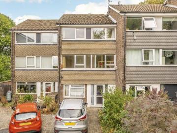 Beaulieu Close, London SE5 3 bed house to rent £2,800...