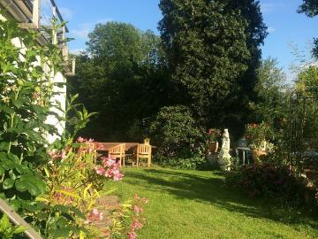 Beautiful, bright apartment in the countryside centrally...