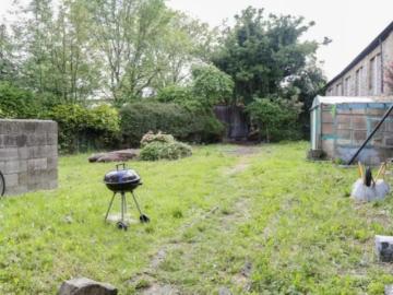 Bed in a pleasant twin ensuite bedroom, in Phibsborough
