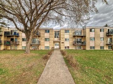 Belvedere 2 Bed 1 Bath Apartment with Parking and Heat...