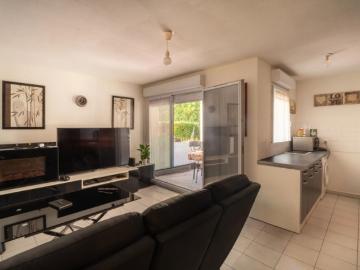 Bel appartement avec terrasse et piscine sans vis à vis...