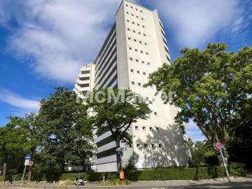 Bezugsfrei: Über den Dächern von Berlin, 2 Zimmer...