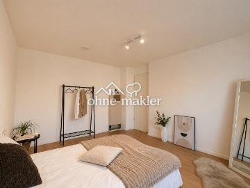 Bezugsfreie 3,5 Zimmer Wohnung mit Balkon & Stellplatz...