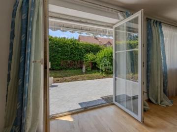 Bezugsfreie Doppelhaushälfte mit Garten und 2 Garagen +...