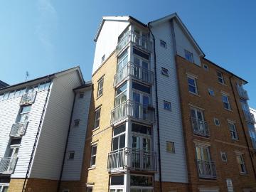 Bingley Court, Canterbury, CT1 3 bed flat to rent £1,400...